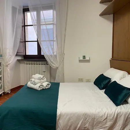 Happy House In Centro Storico 古比奥